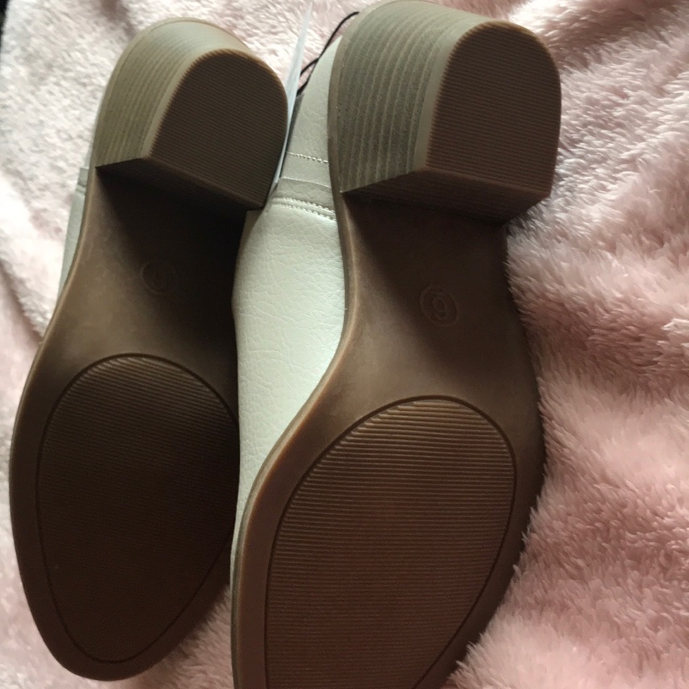 Universal Thread Booties - Picture 3 of 4
